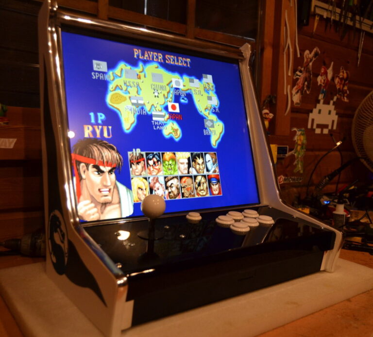 Mini arcade machine for one player with the screen orientated horizontal